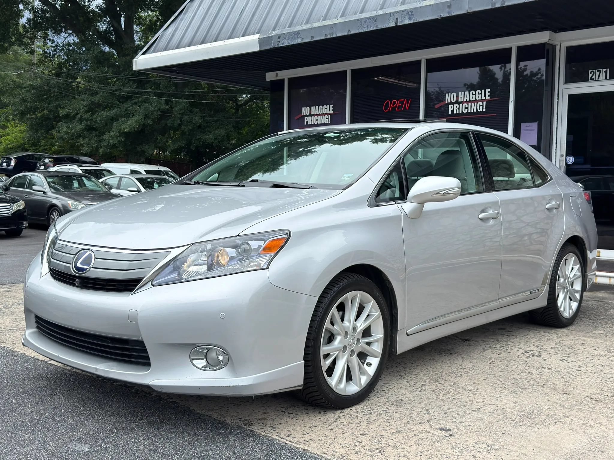 Used 2010 Lexus HS 250h Premium w/ Park Assist Pkg FWD image 2