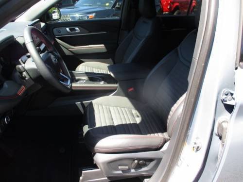 Used 2025 Ford Explorer ST-Line image 7