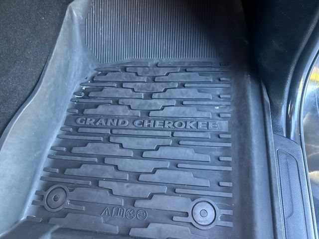 Used 2020 Jeep Grand Cherokee Altitude AWD/4WD image 44