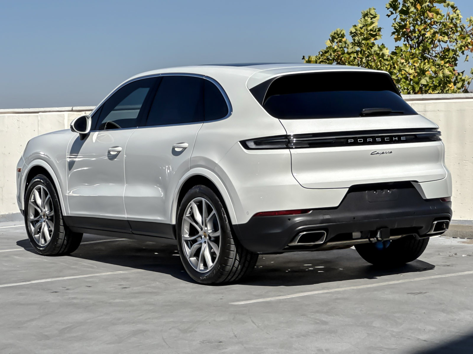 Certified 2024 Porsche Cayenne AWD/4WD image 4