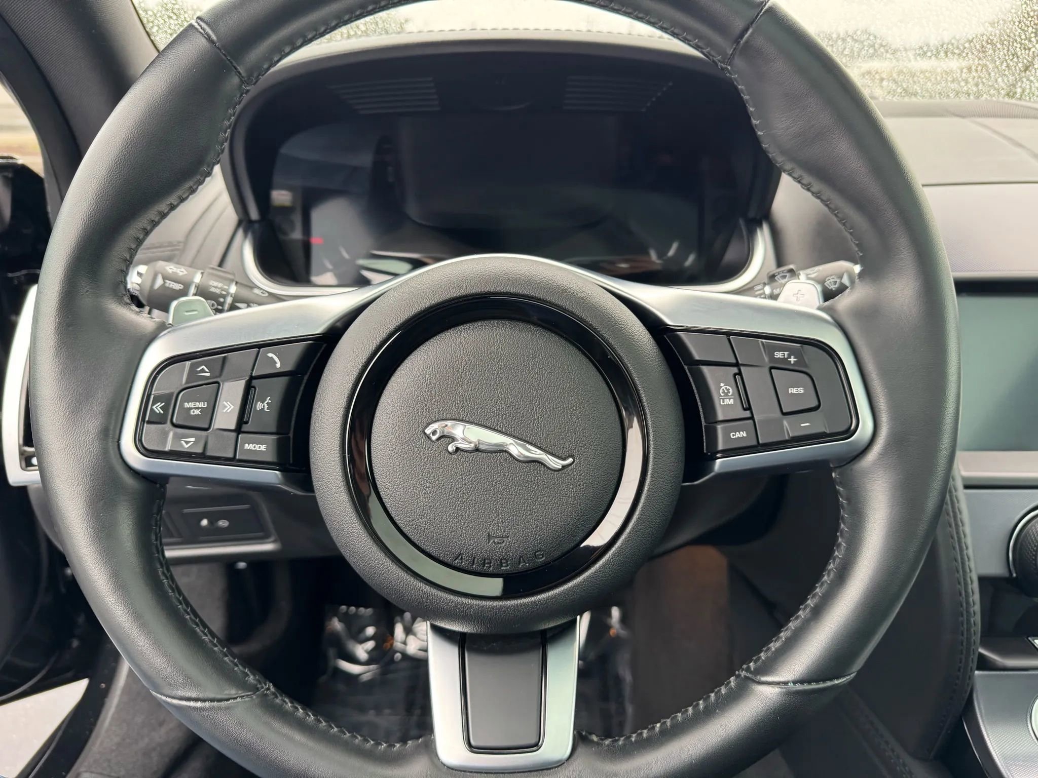 Used 2023 Jaguar F-TYPE Coupe image 27