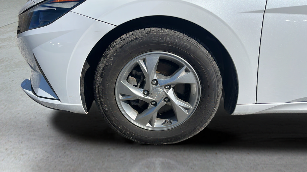 Used 2022 Hyundai Elantra SE w/ Preferred Accessory Package FWD image 9