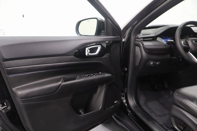 New 2025 Jeep Compass Latitude w/ Sun & Sound Group image 9