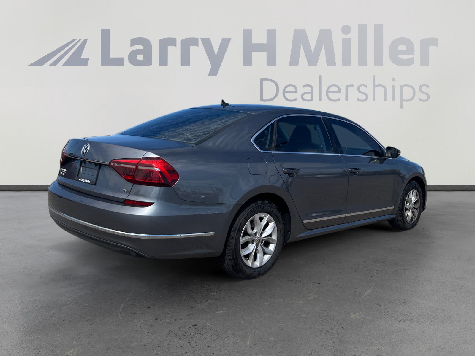 Used 2017 Volkswagen Passat 1.8T S image 5