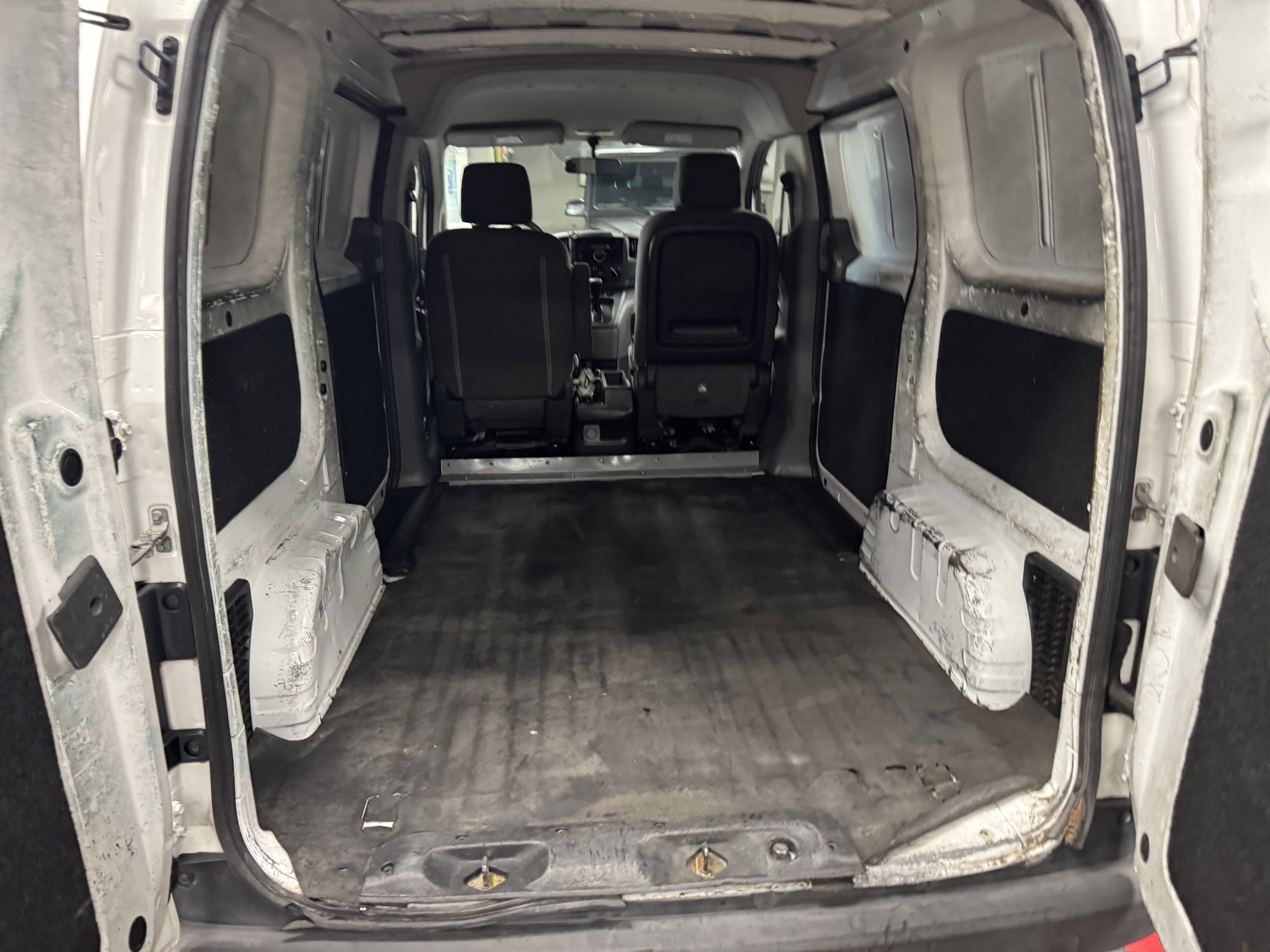 Used 2015 Nissan NV200 S w/ Back Door Glass Package image 10