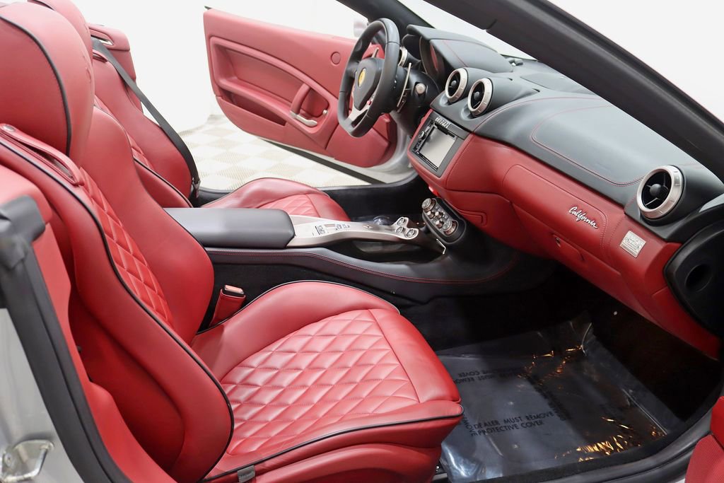 Used 2010 Ferrari California RWD image 28