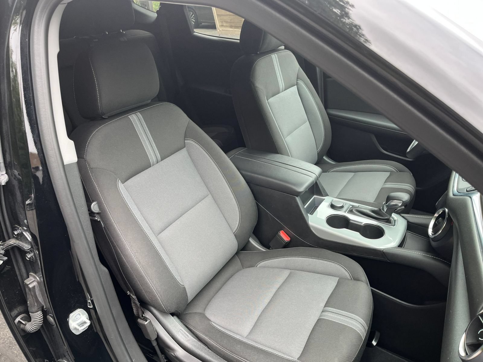 Used 2025 Chevrolet Blazer LT FWD image 37