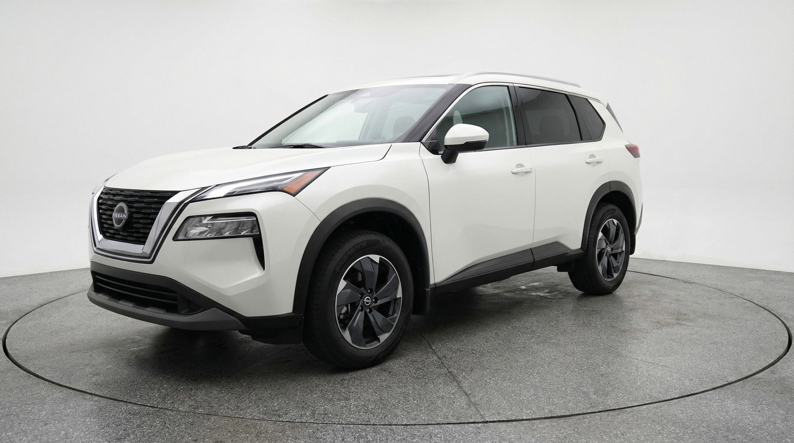 Used 2025 Nissan Rogue SV image 3