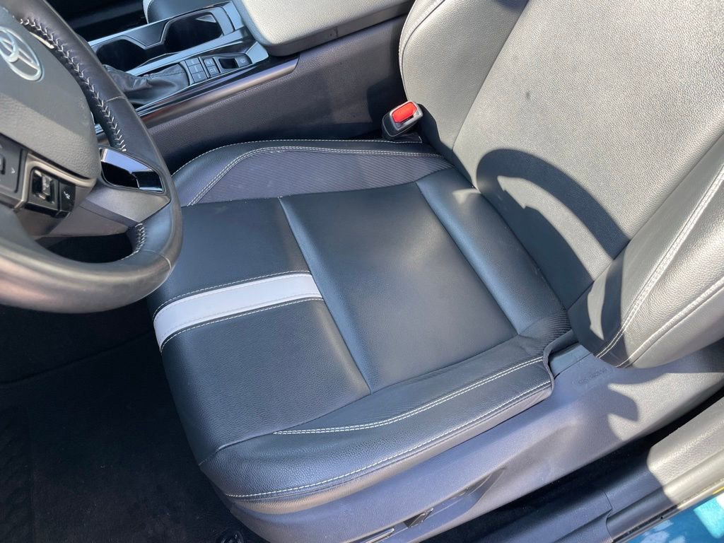 Used 2025 Toyota Camry SE image 21