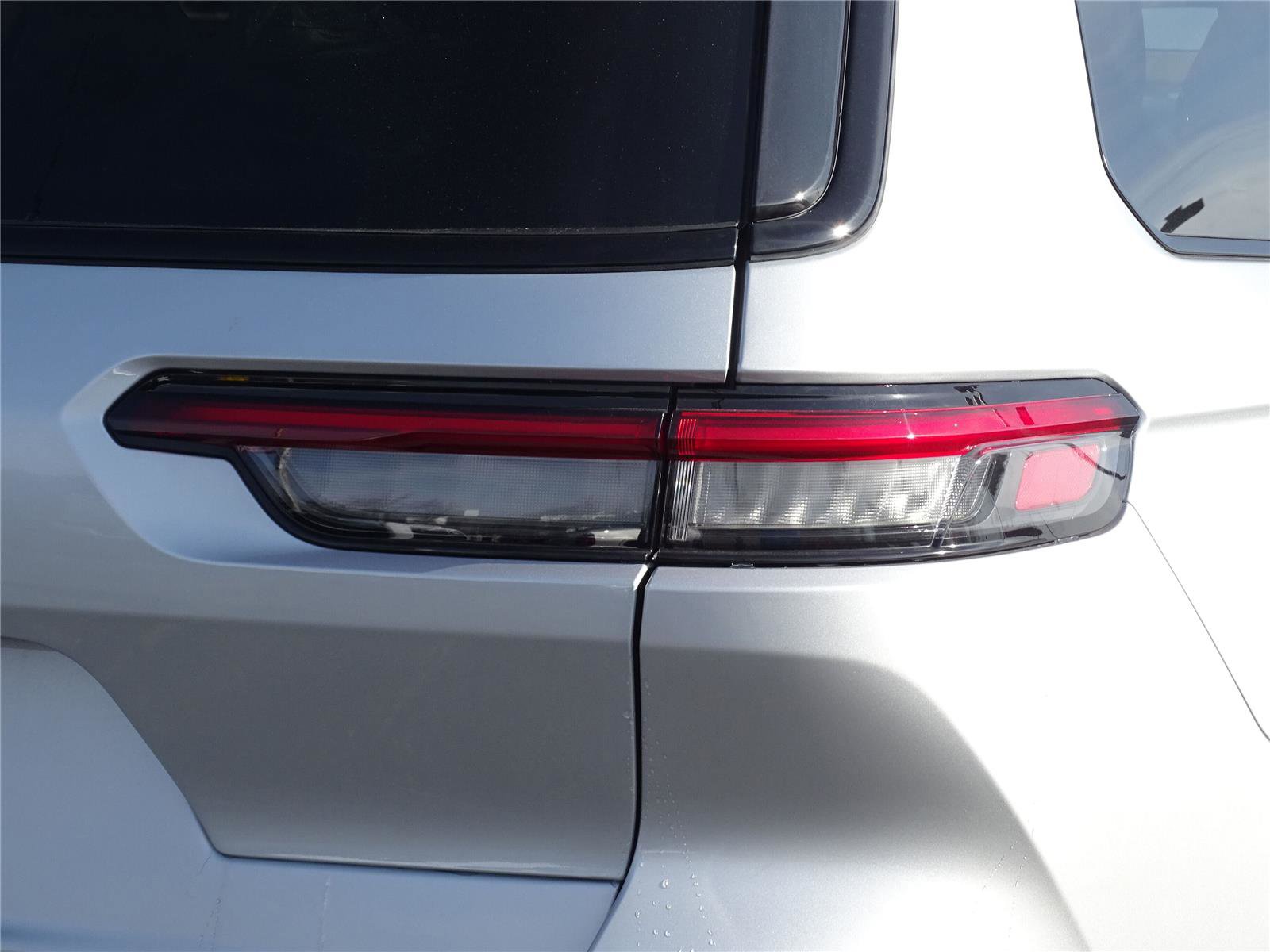 Used 2025 Jeep Grand Cherokee L Altitude image 13