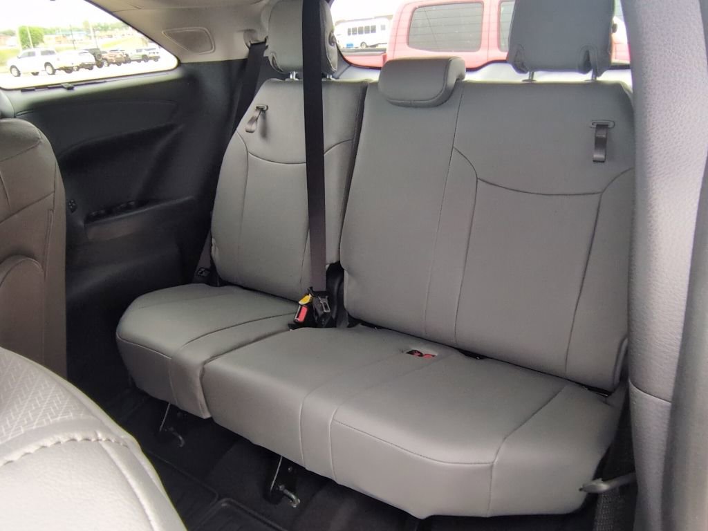 Used 2026 Toyota Sienna XLE image 11