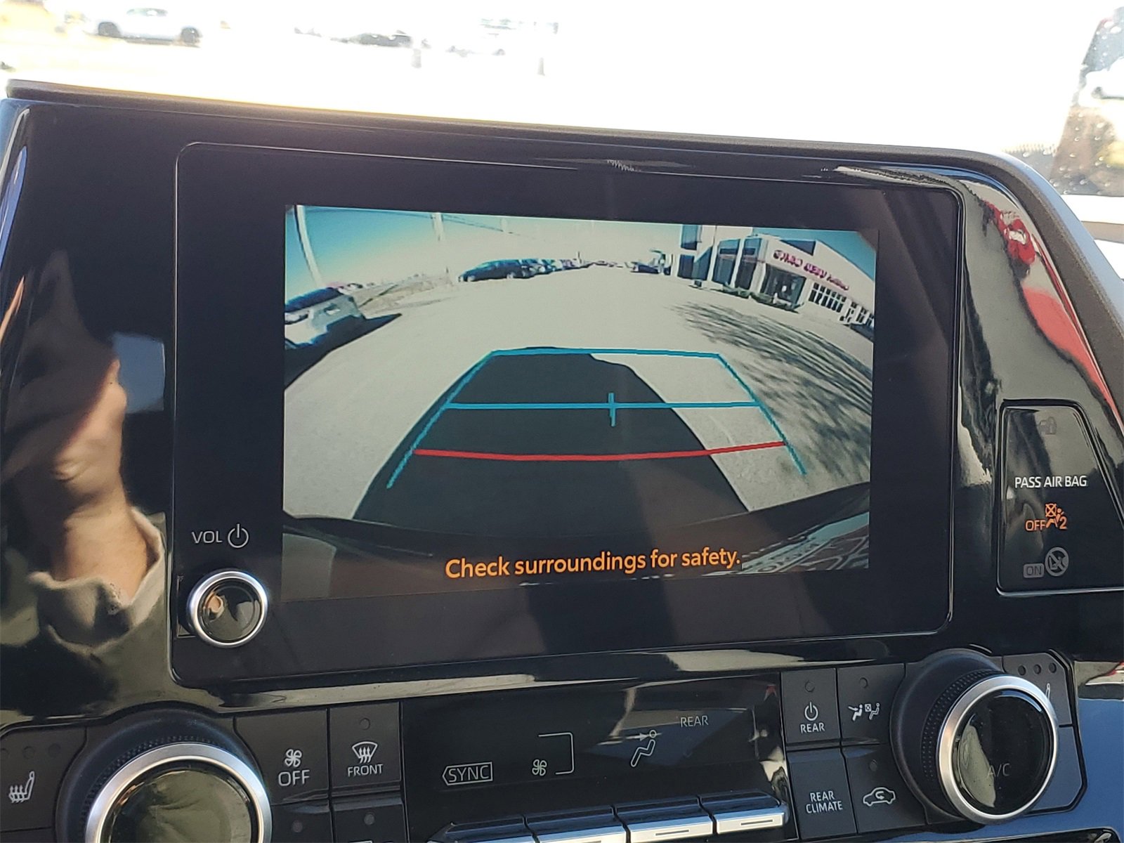 Certified 2023 Toyota Highlander XLE image 28