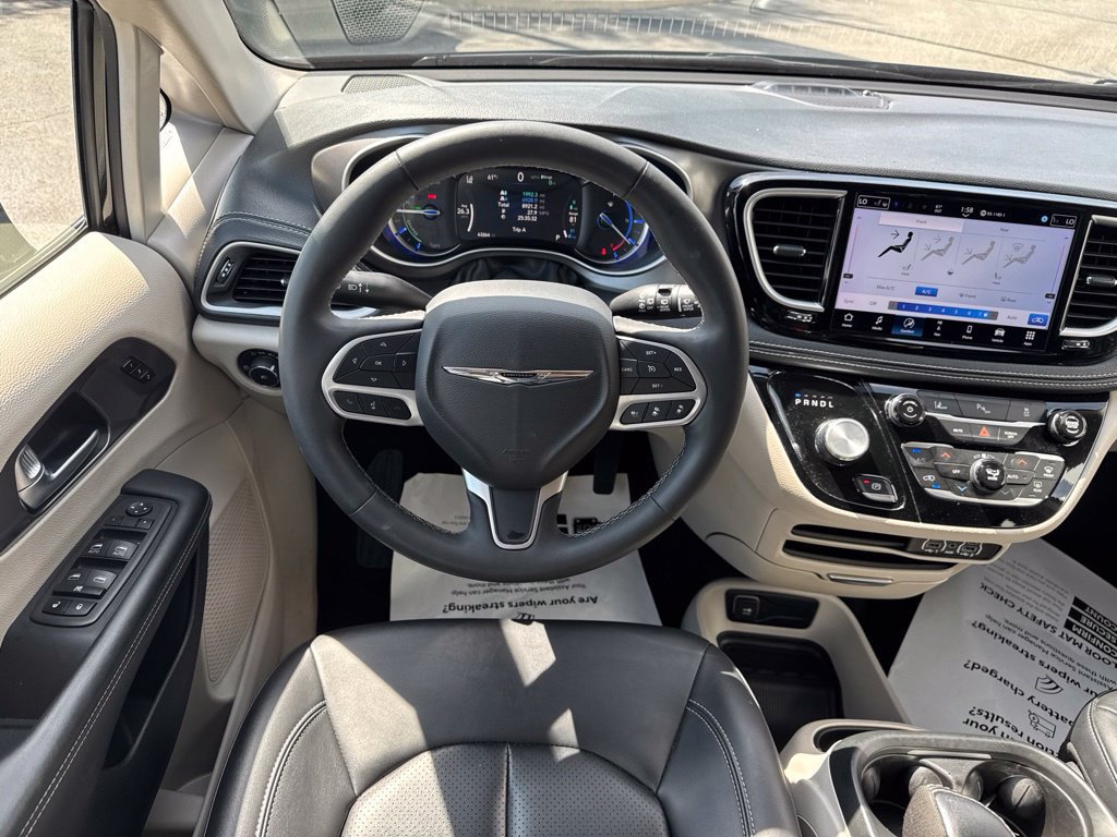 Used 2024 Chrysler Pacifica Limited FWD image 25