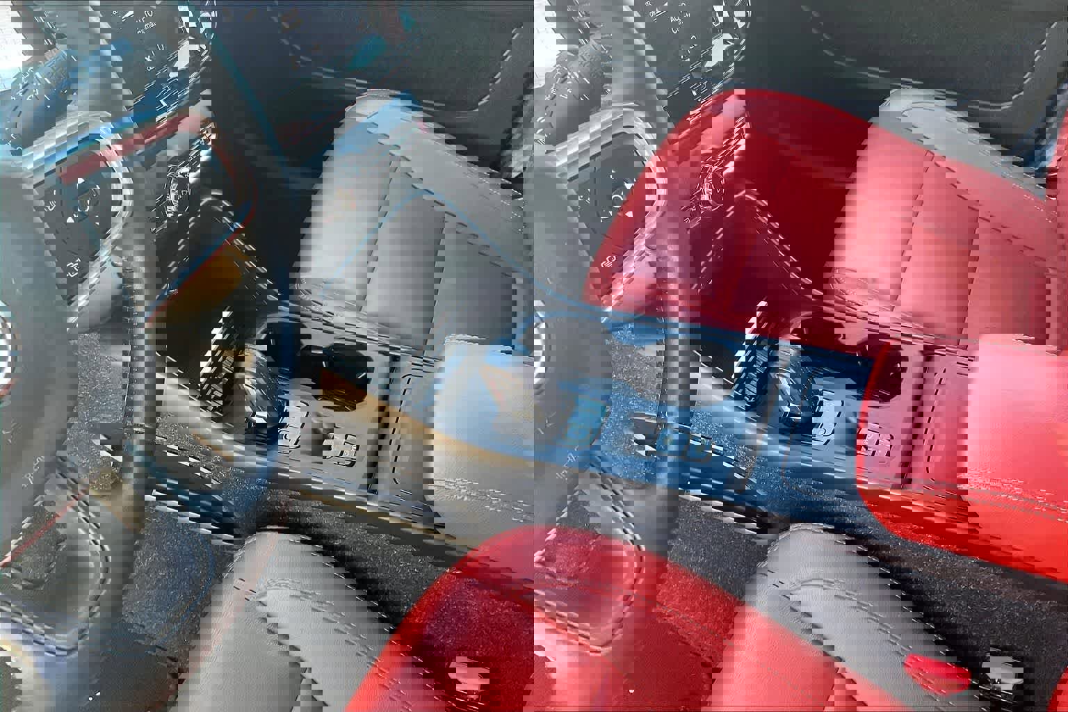 Used 2019 Volvo XC40 T5 Momentum image 16