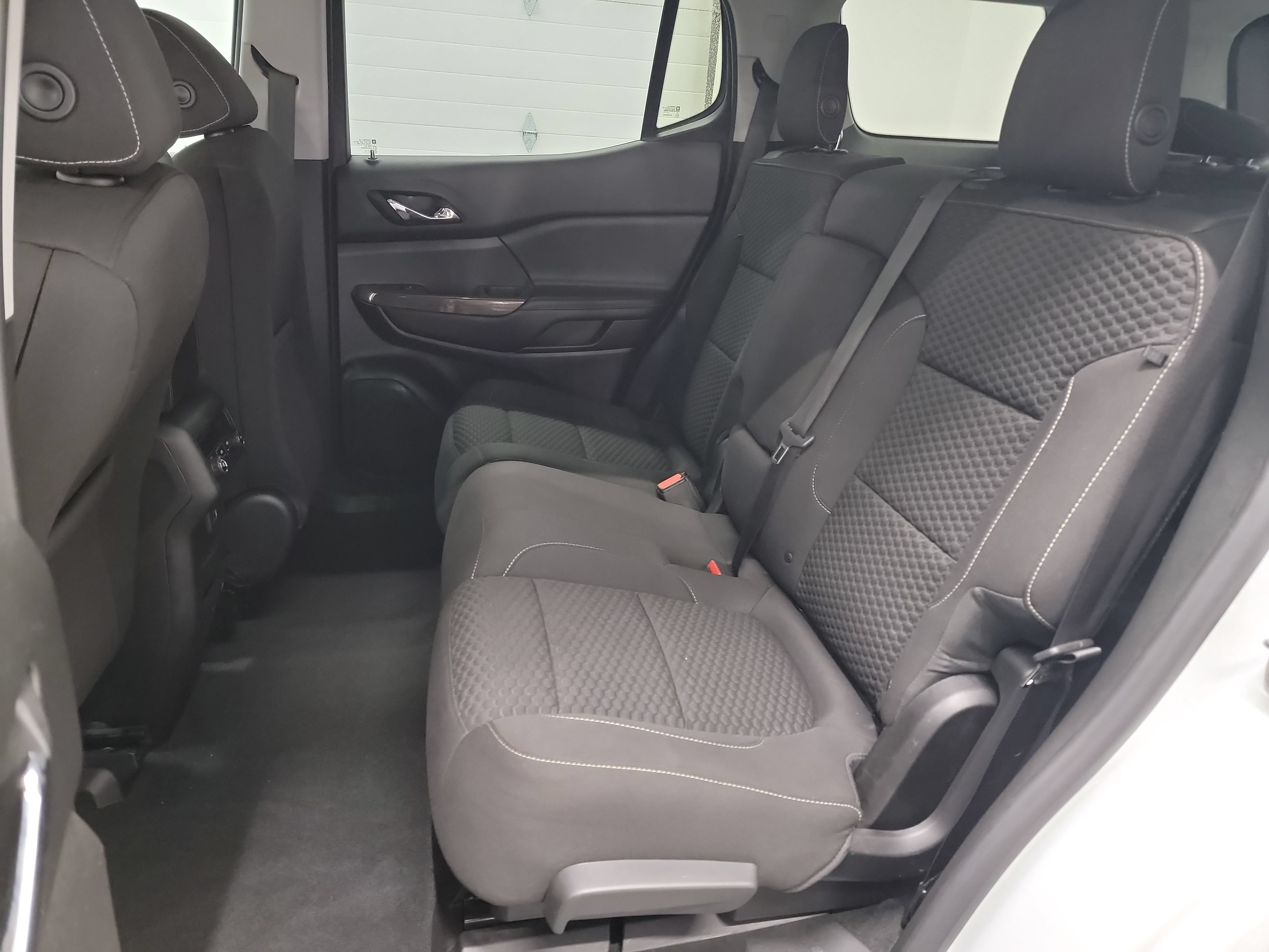 Used 2019 GMC Acadia SLE FWD image 27