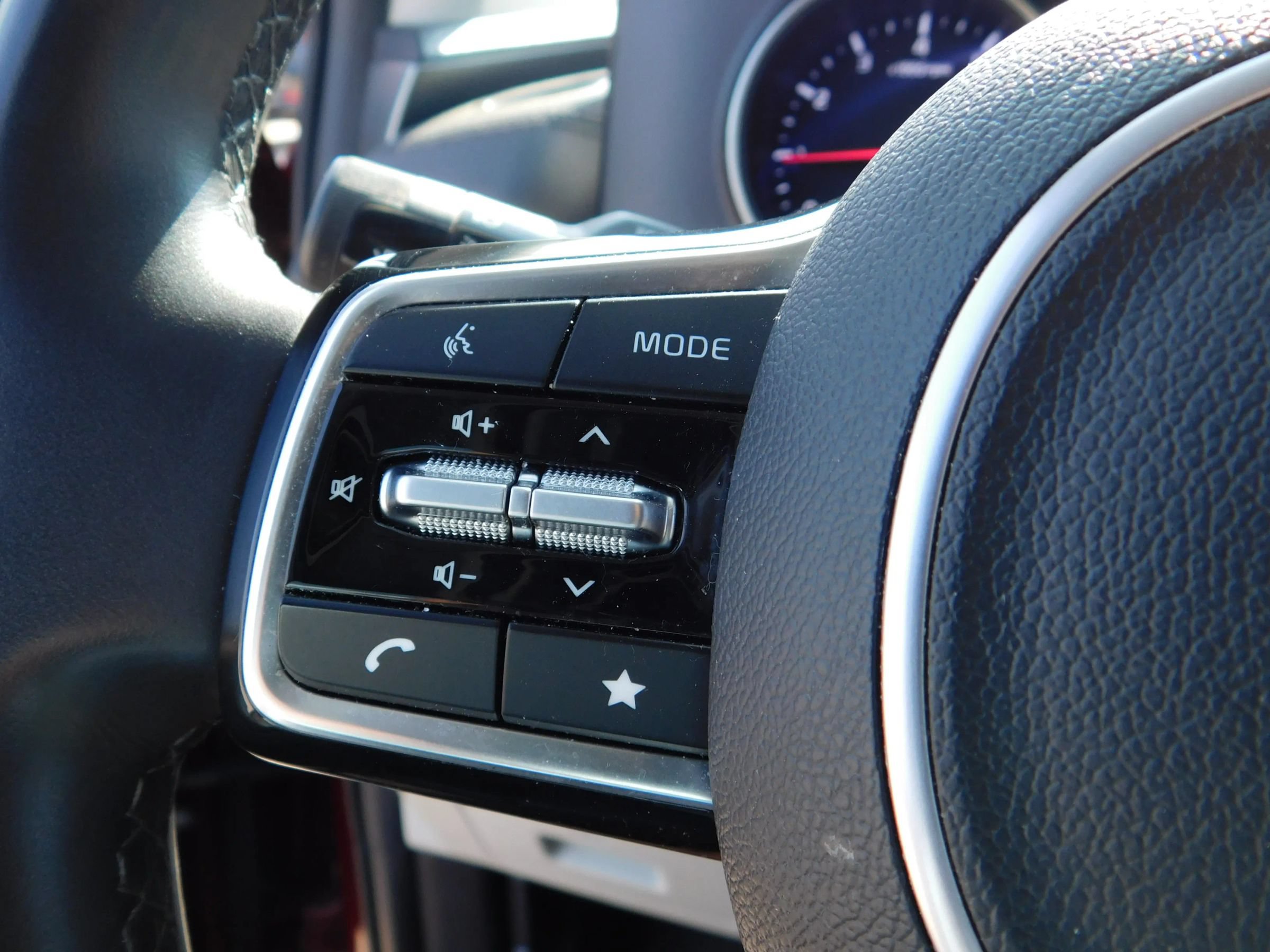 Used 2024 Kia Carnival LX FWD image 20