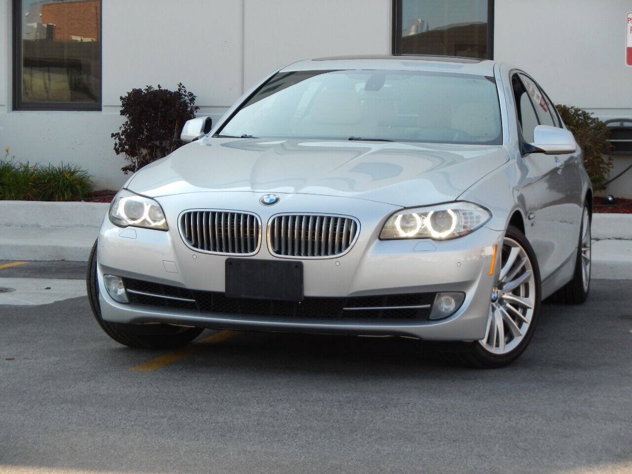 Used 2012 BMW 550i xDrive Sedan AWD/4WD image 4