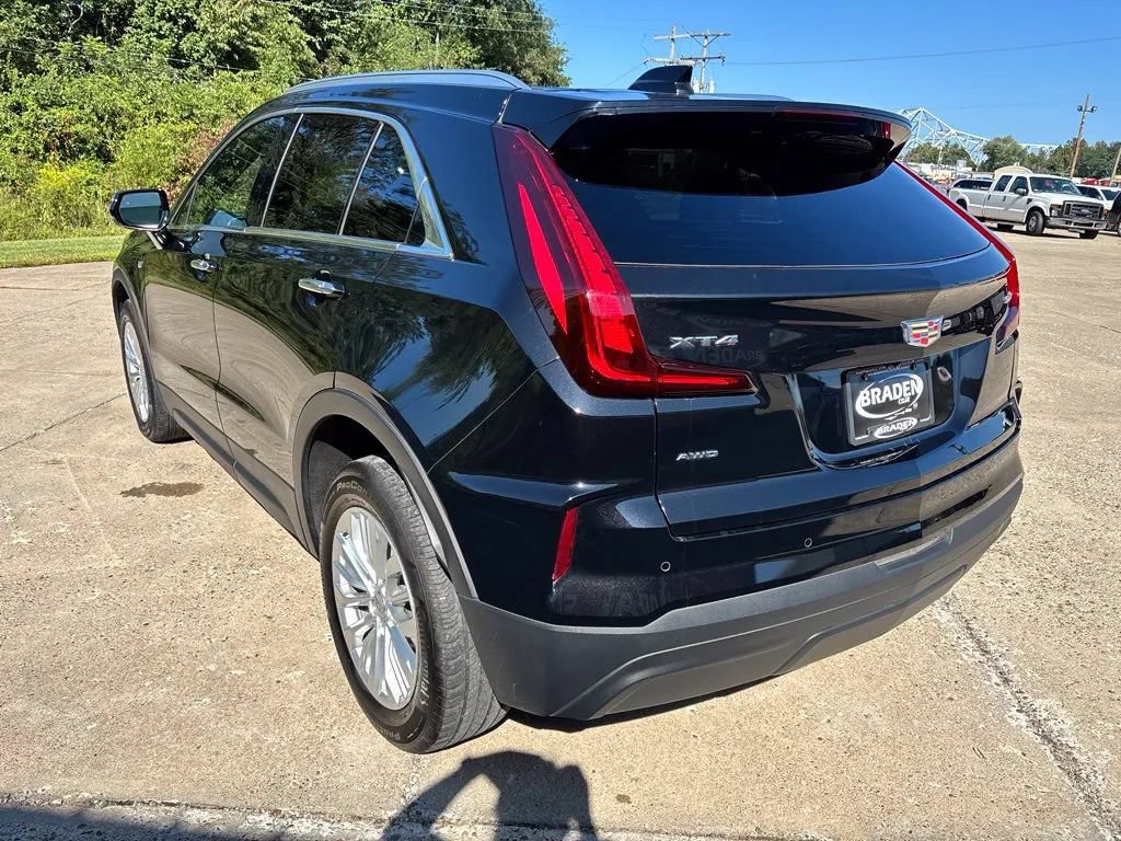 Used 2024 Cadillac XT4 Luxury w/ Cold Weather Package AWD/4WD image 6