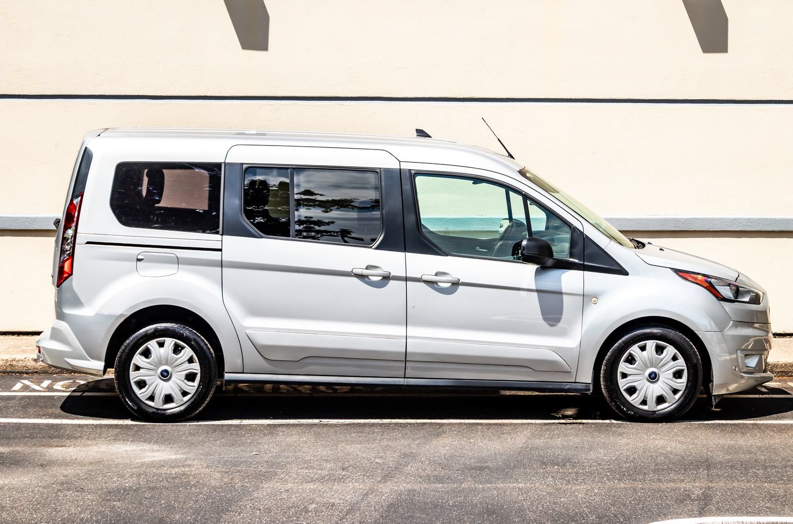 Used 2021 Ford Transit Connect XLT FWD image 9