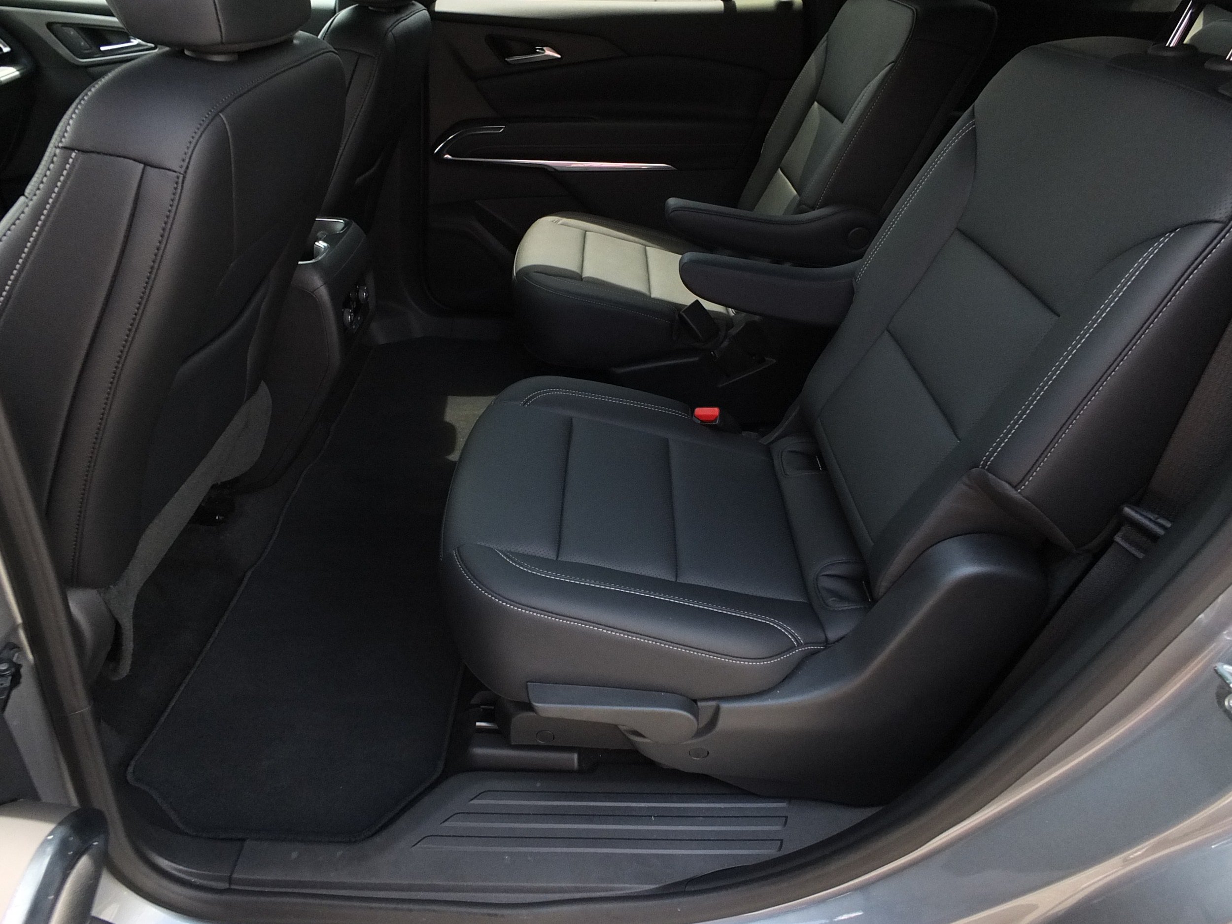 Used 2026 Chevrolet Traverse LT FWD image 12