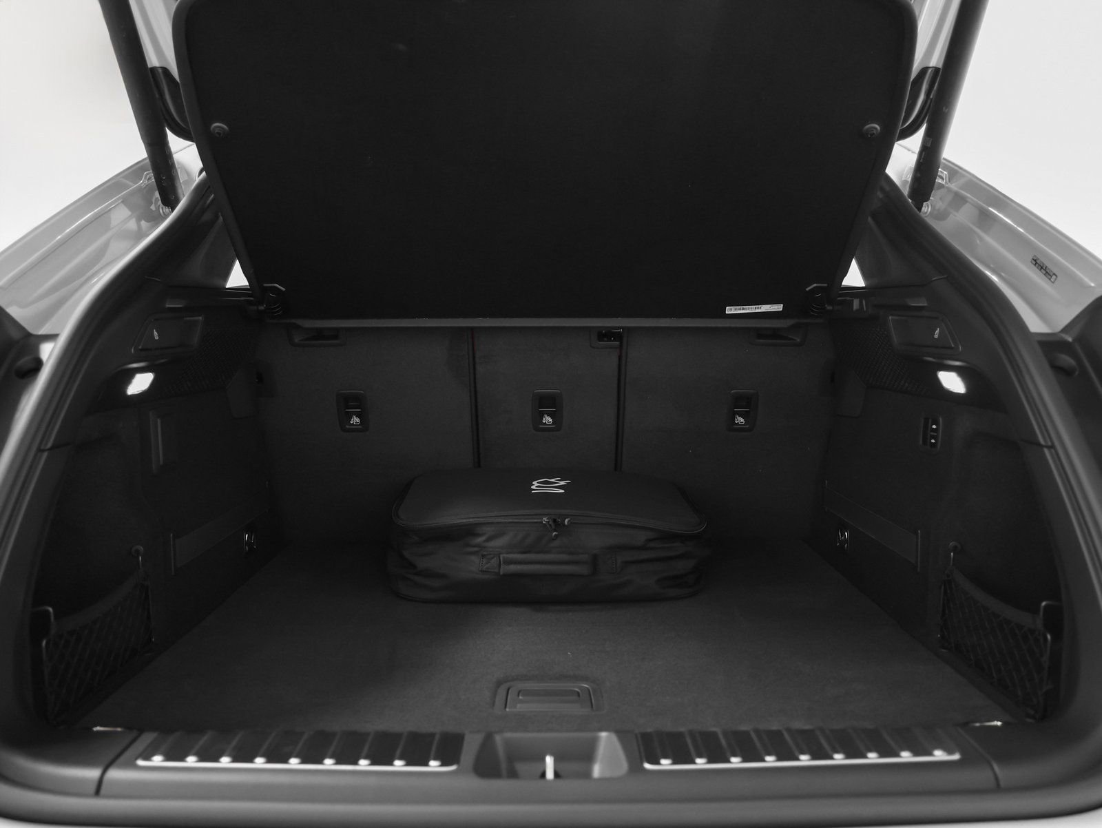 New 2025 Porsche Macan 4S Electric image 22