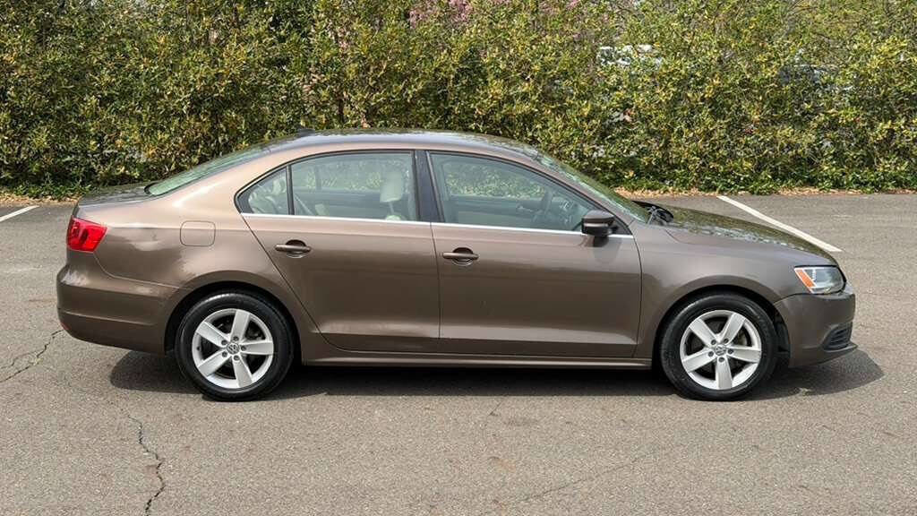 Used 2013 Volkswagen Jetta TDI image 8
