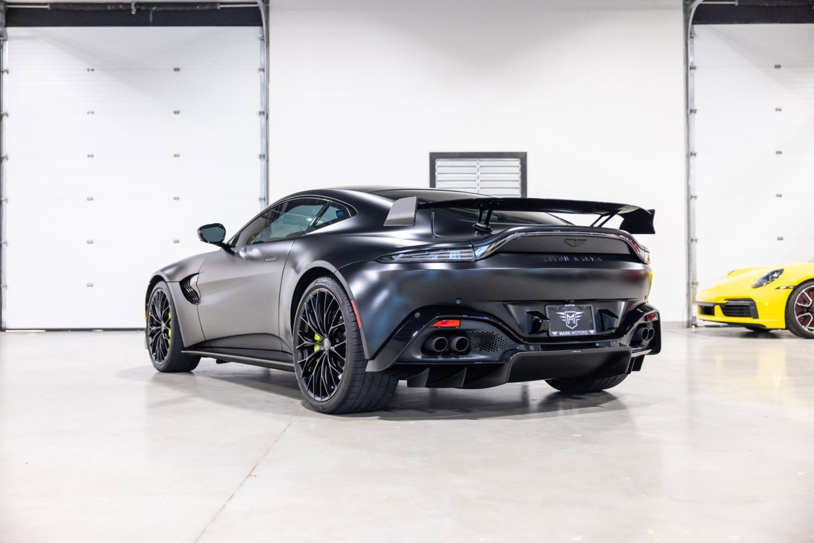 Used 2022 Aston Martin V8 Vantage Coupe RWD image 6