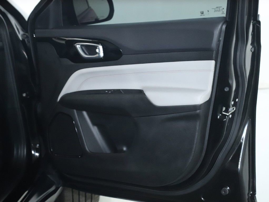 Used 2024 Jeep Compass Limited image 33