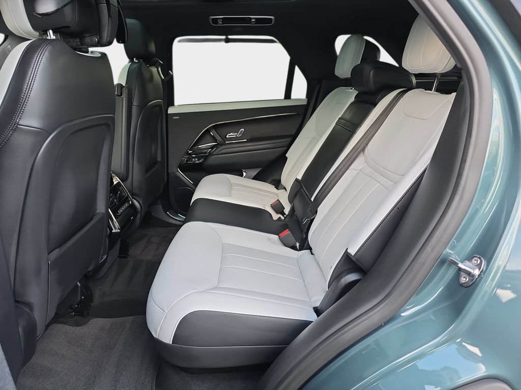 New 2026 Land Rover Range Rover Sport Dynamic SE AWD/4WD image 14
