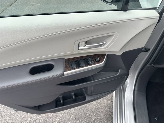 Used 2024 Toyota Sienna XLE image 25