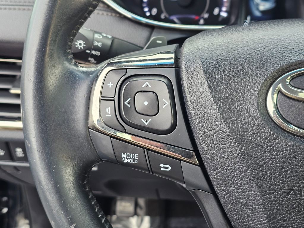 Used 2016 Toyota Avalon Limited image 27