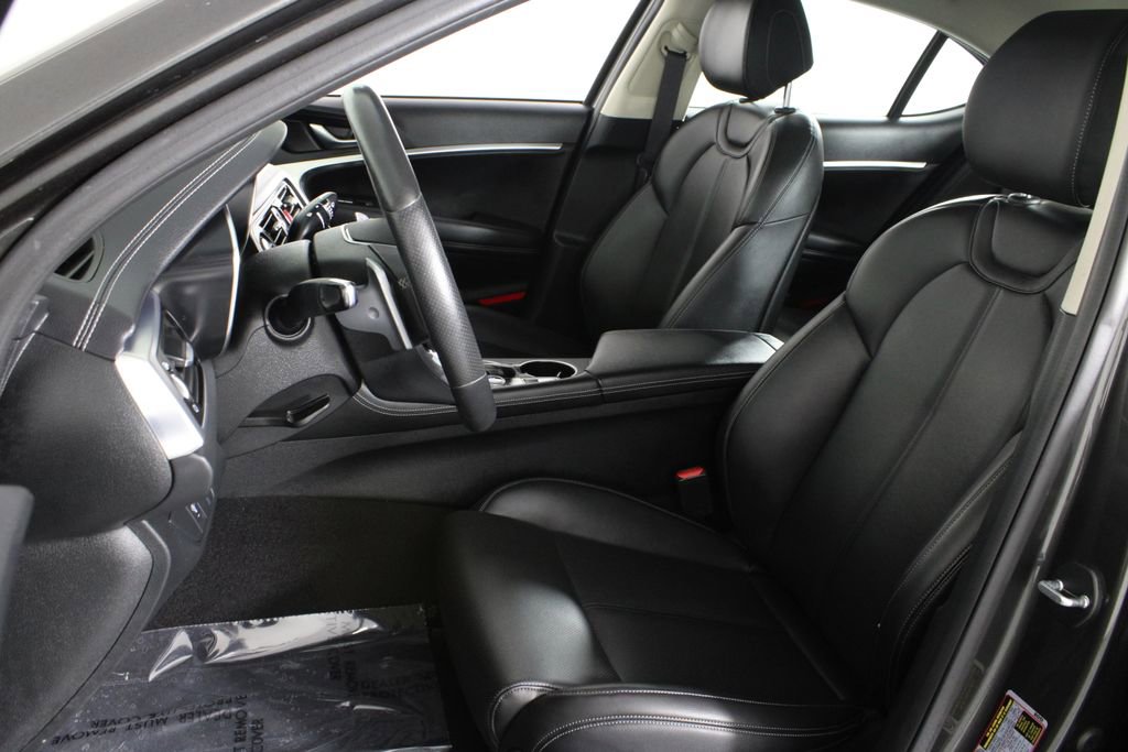 Used 2023 Genesis G70 2.0T RWD image 18