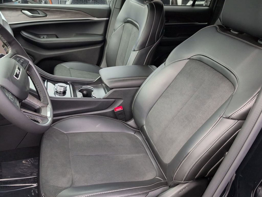 New 2026 Jeep Grand Cherokee Altitude RWD image 11