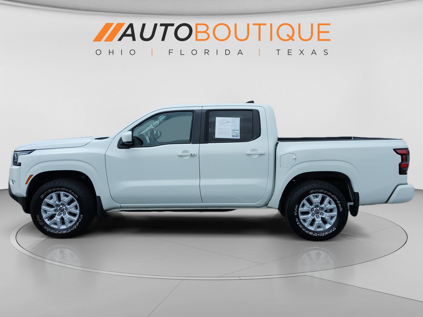 Used 2022 Nissan Frontier SV AWD/4WD image 2