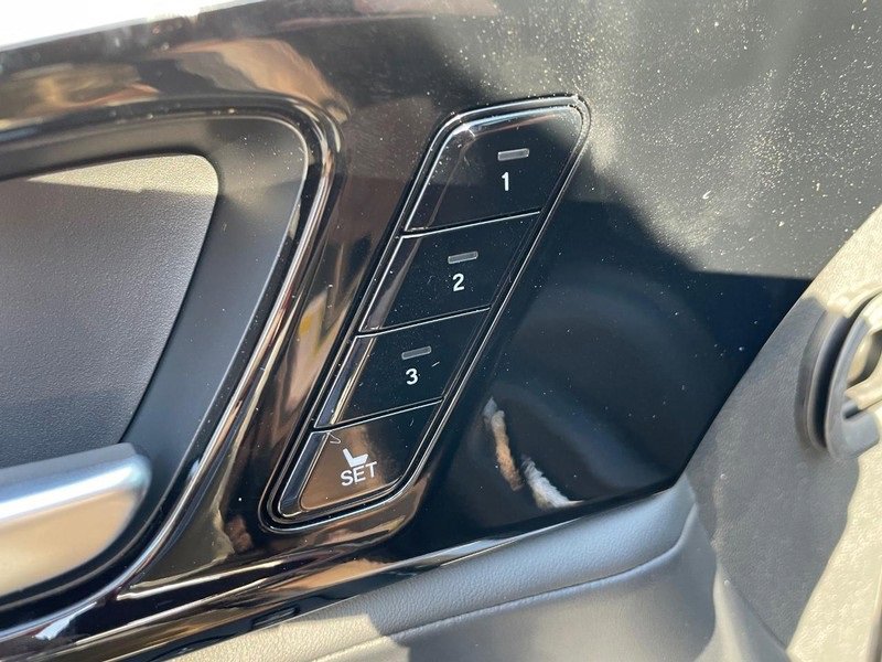 Certified 2025 Acura MDX w/ Technology Package image 11