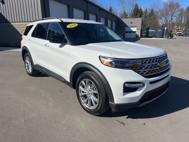 Used 2024 Ford Explorer Limited image 3