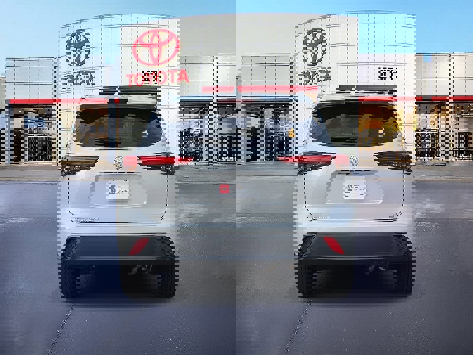 Used 2022 Toyota Highlander XLE image 6