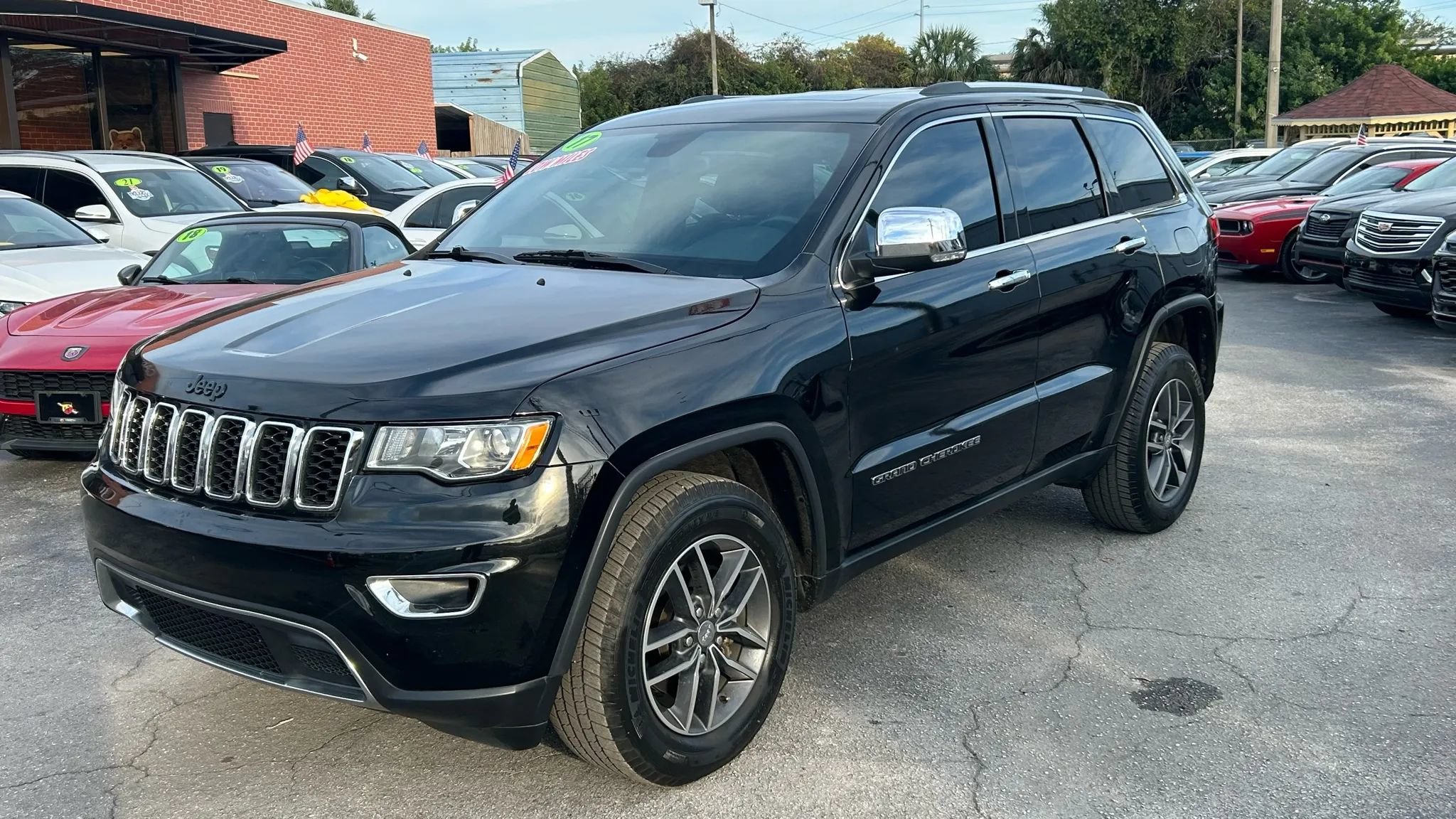 Used 2017 Jeep Grand Cherokee Limited AWD/4WD image 2
