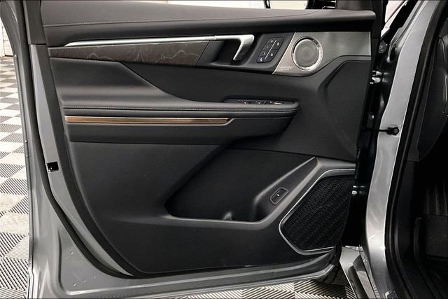 Used 2025 Buick Enclave Avenir w/ Super Cruise Package image 19