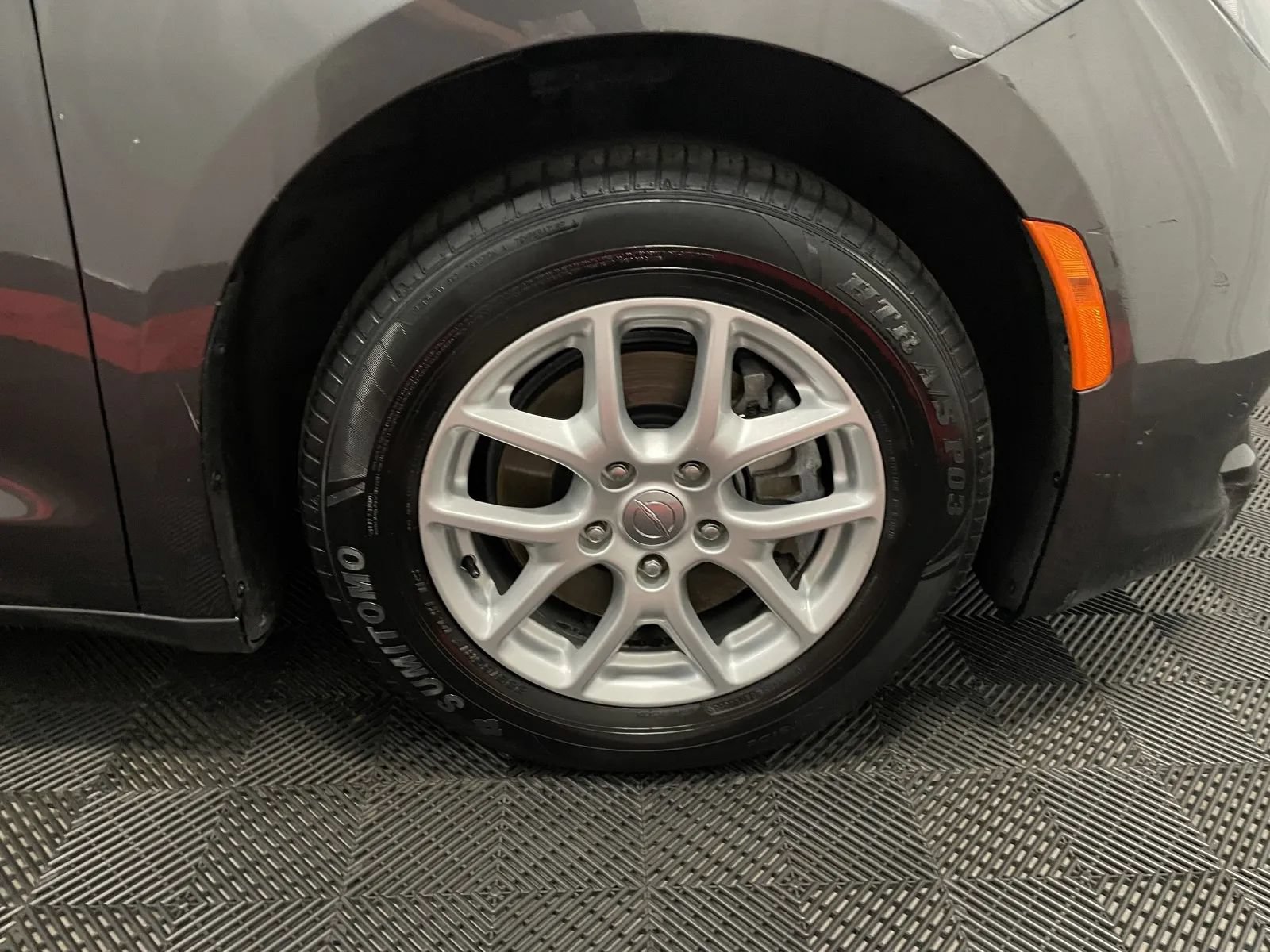 Used 2018 Chrysler Pacifica LX FWD image 16