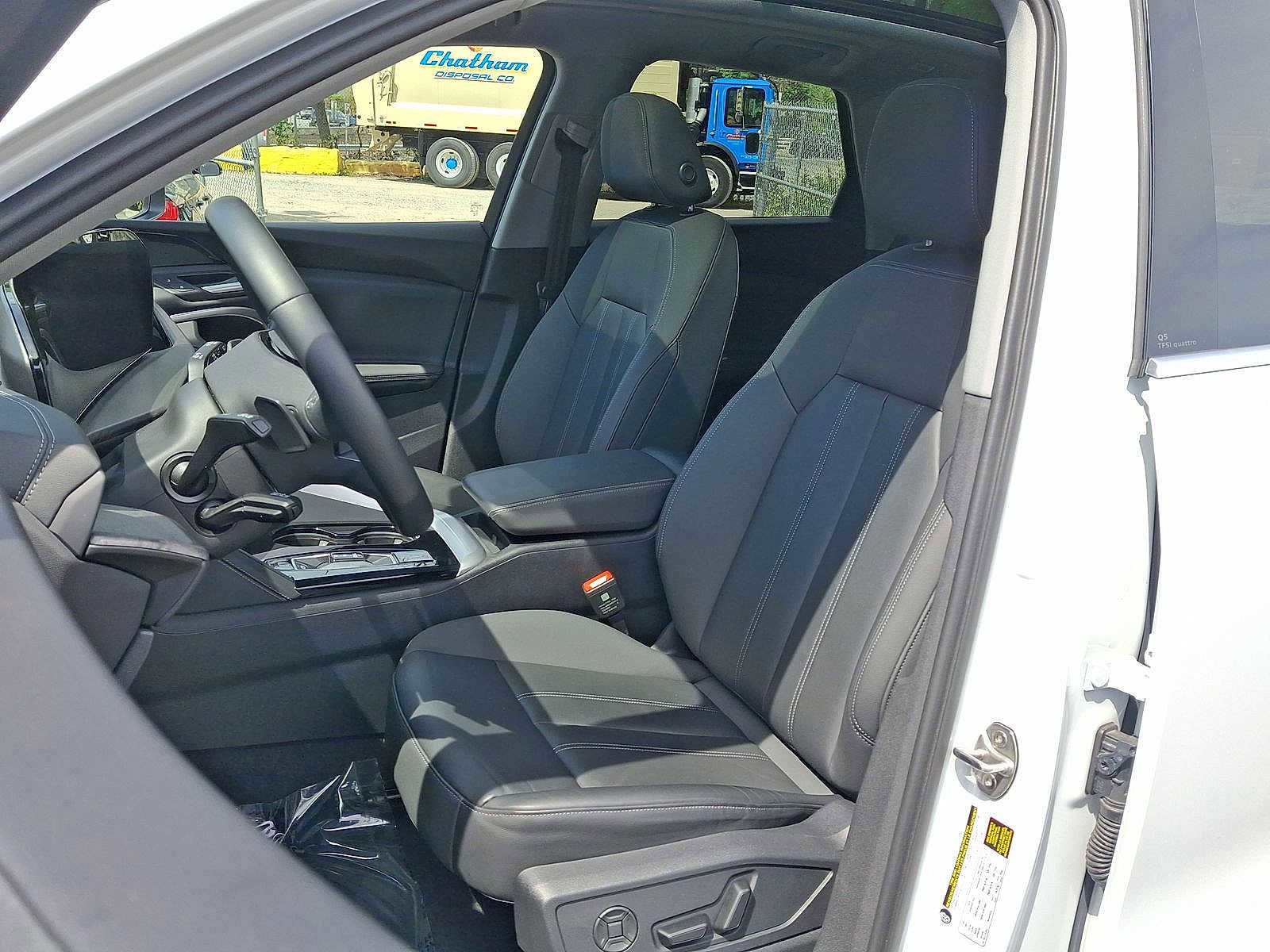 Certified 2025 Audi Q5 Premium w/ Convenience Package AWD/4WD image 11