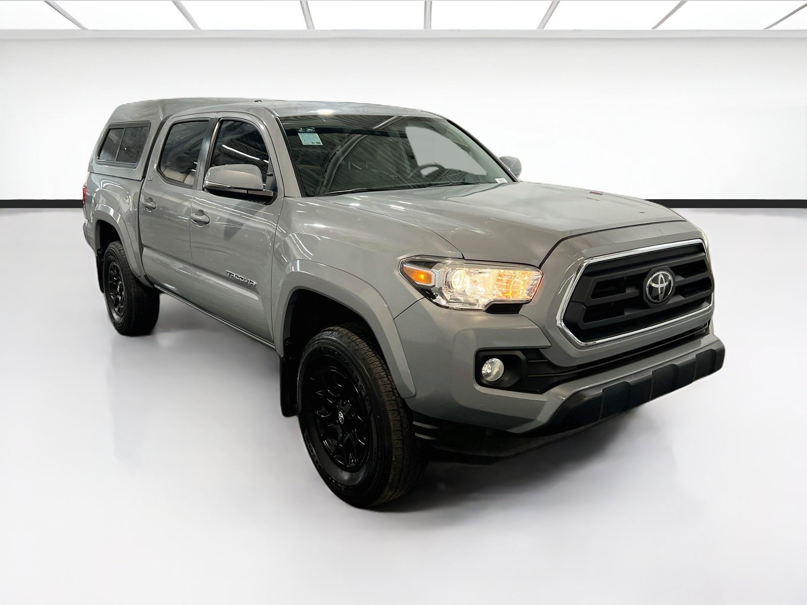 Used 2020 Toyota Tacoma SR5 w/ Technology Package AWD/4WD image 3