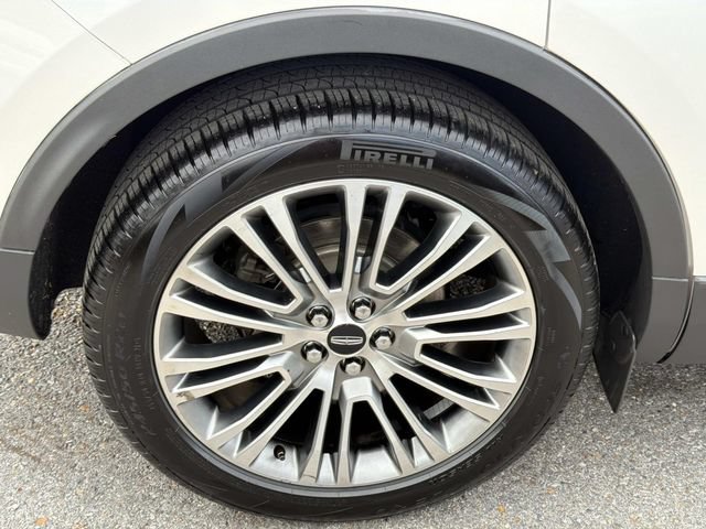 Used 2016 Lincoln MKX Reserve w/ Cargo Utility Package FWD image 5