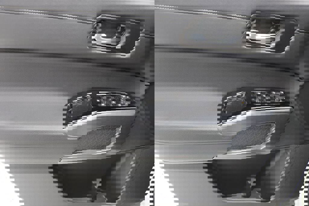 Used 2024 Nissan Pathfinder SL AWD/4WD image 14