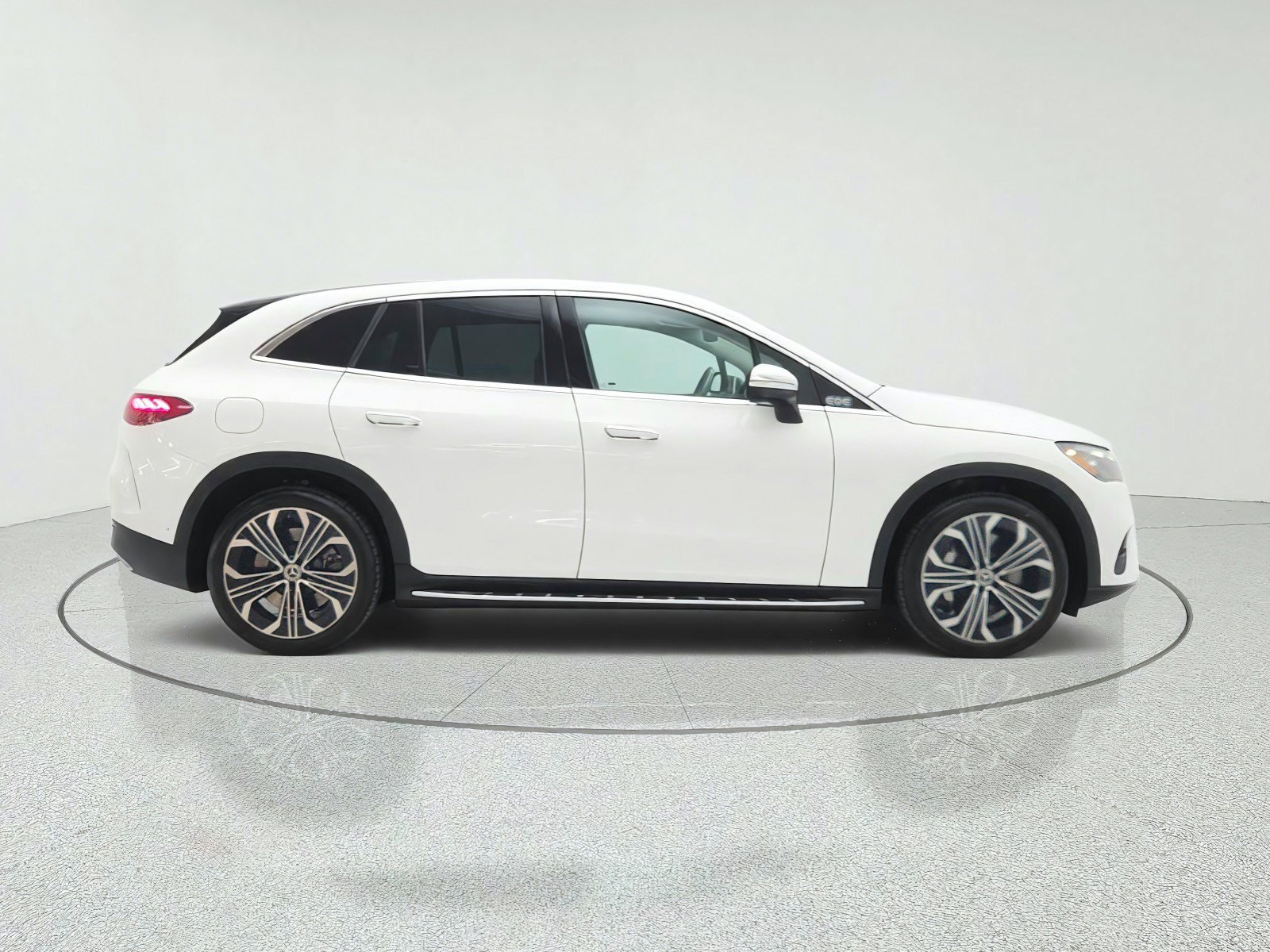 Used 2023 Mercedes-Benz EQE 350+ 4MATIC SUV image 4