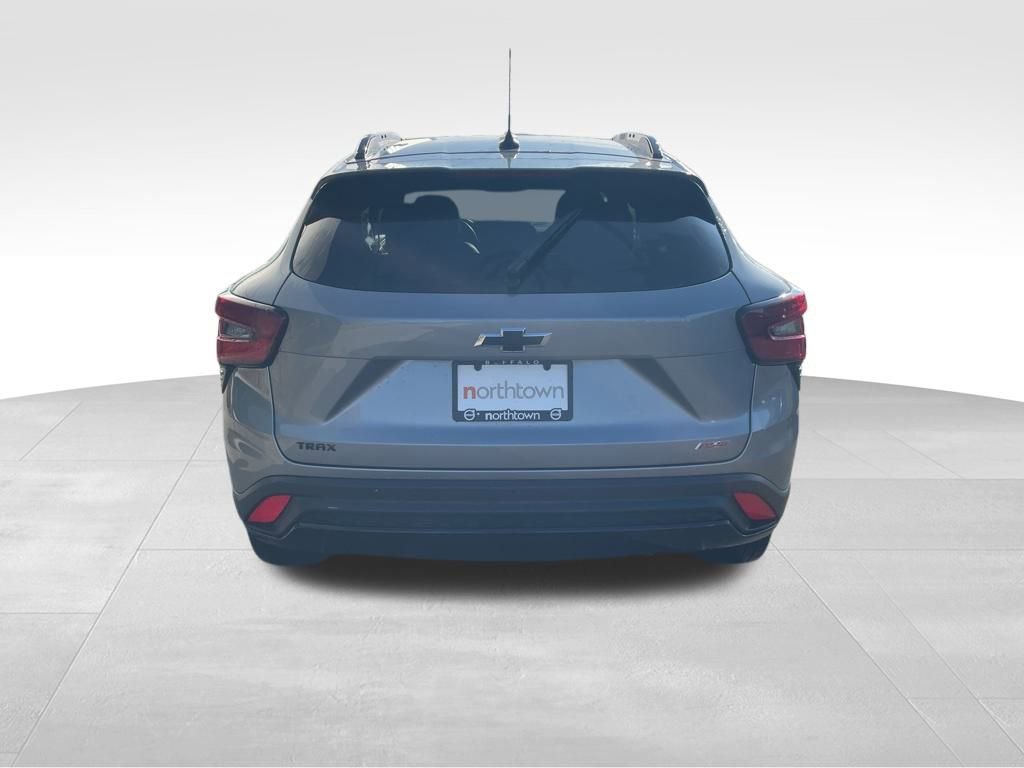 Used 2024 Chevrolet Trax RS w/ Sunroof Package image 5