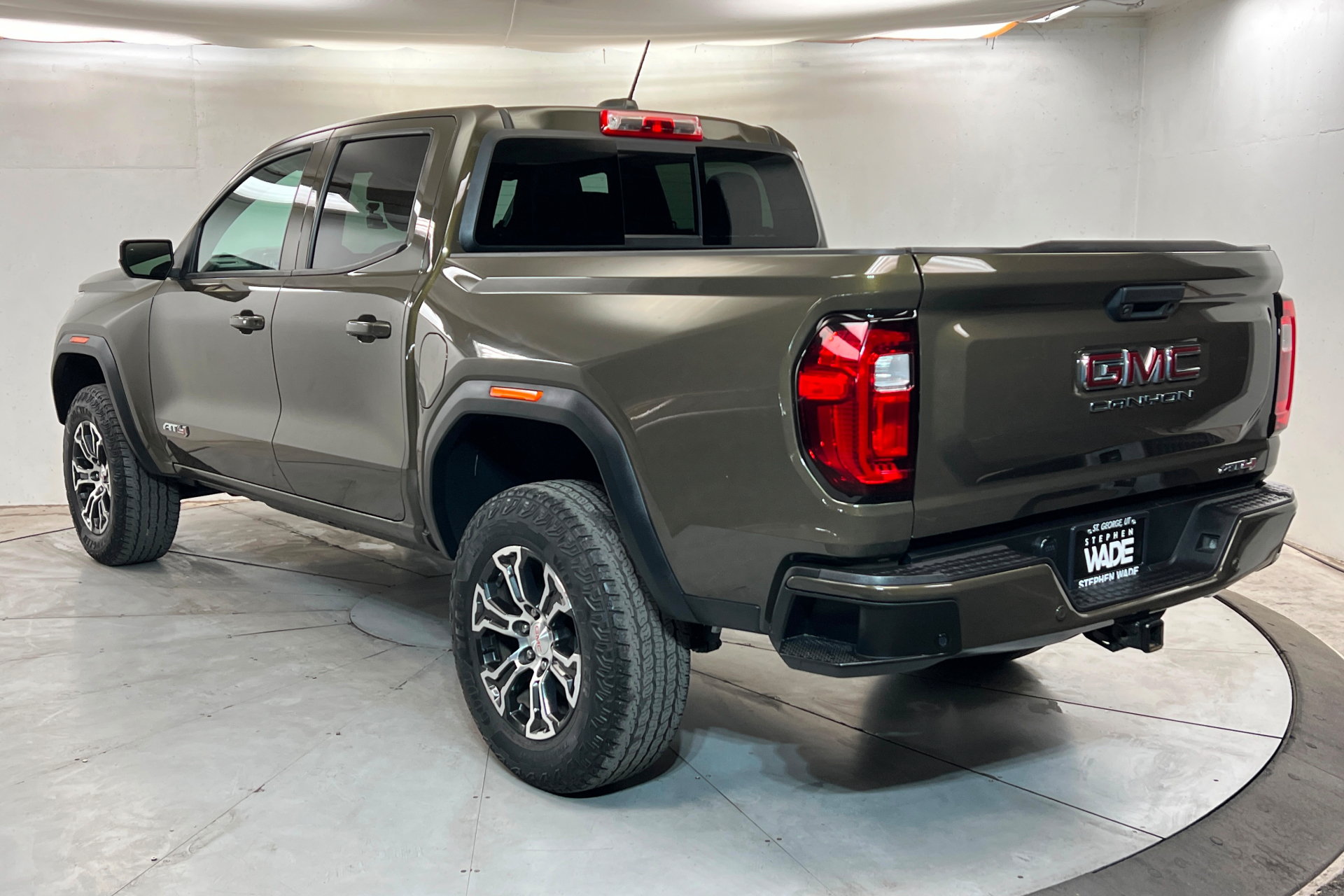 Used 2023 GMC Canyon AT4 w/ Canyon Safety Plus Package AWD/4WD image 3