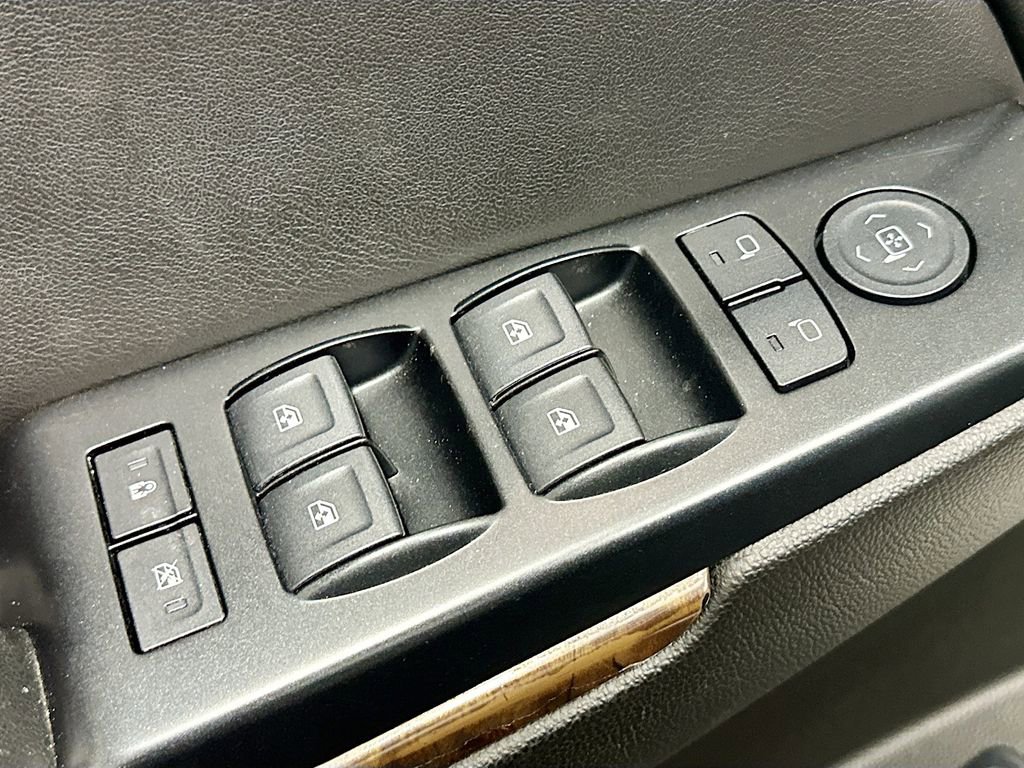 Used 2020 Chevrolet Suburban LT image 18