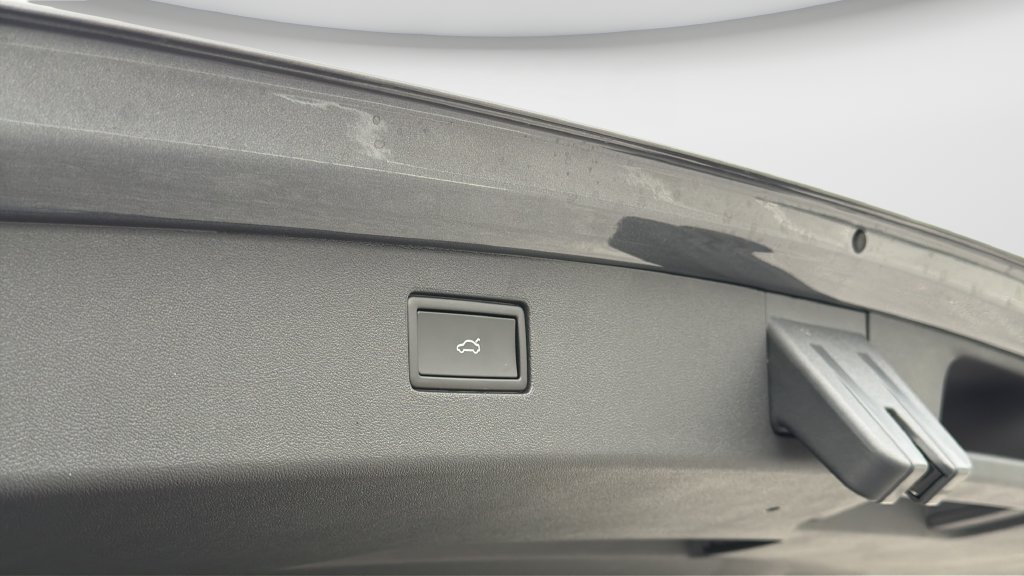 New 2026 Volkswagen Tiguan SE FWD image 38