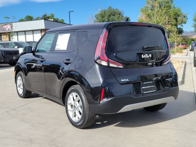 Certified 2025 Kia Soul LX w/ LX Technology Package FWD image 3